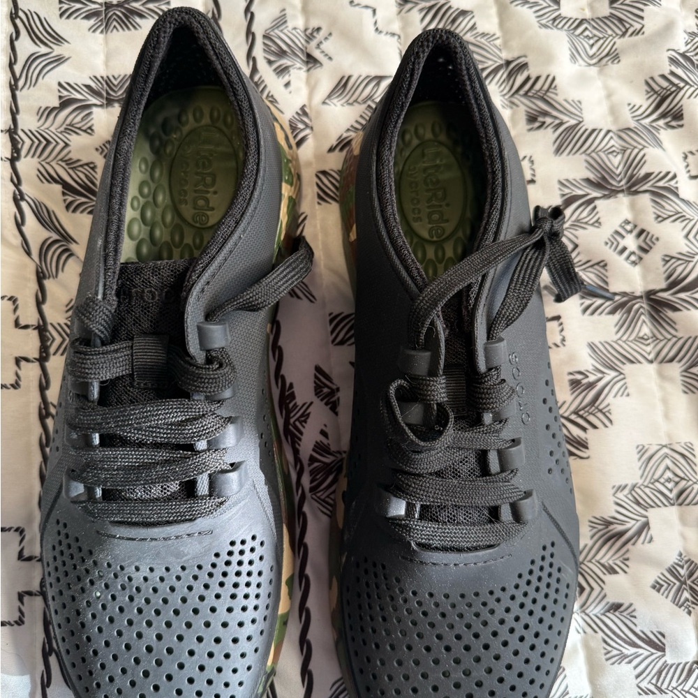 Crocs men’s 9
